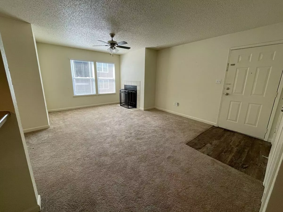 61-01 Nieman Square Apartment for rent in Shawnee, KS