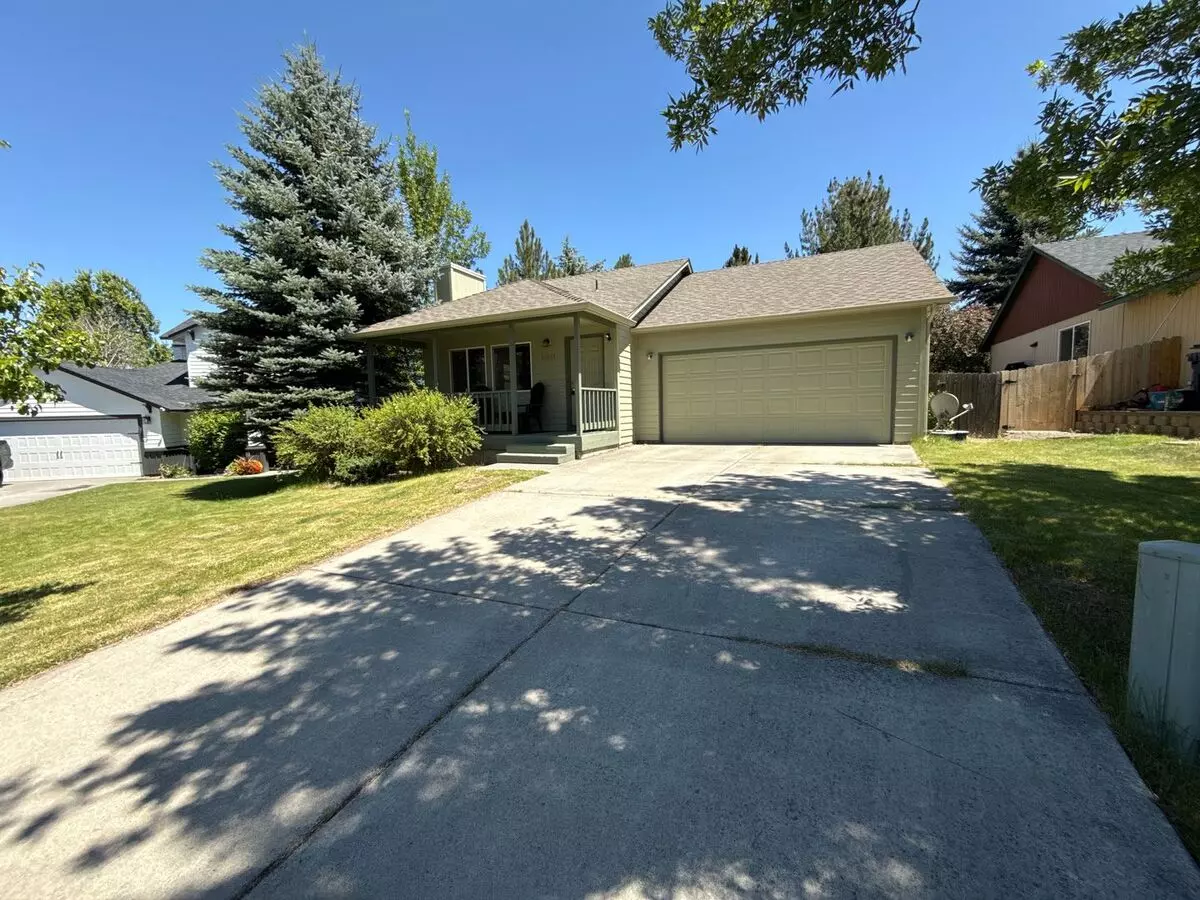 Bring The Dog, Sw Old Mill Area 3 Bdrm, 2 Bath, All Appliances, Gas Heat, Dbl Garage, Fenced Yard House for rent in Bend, OR