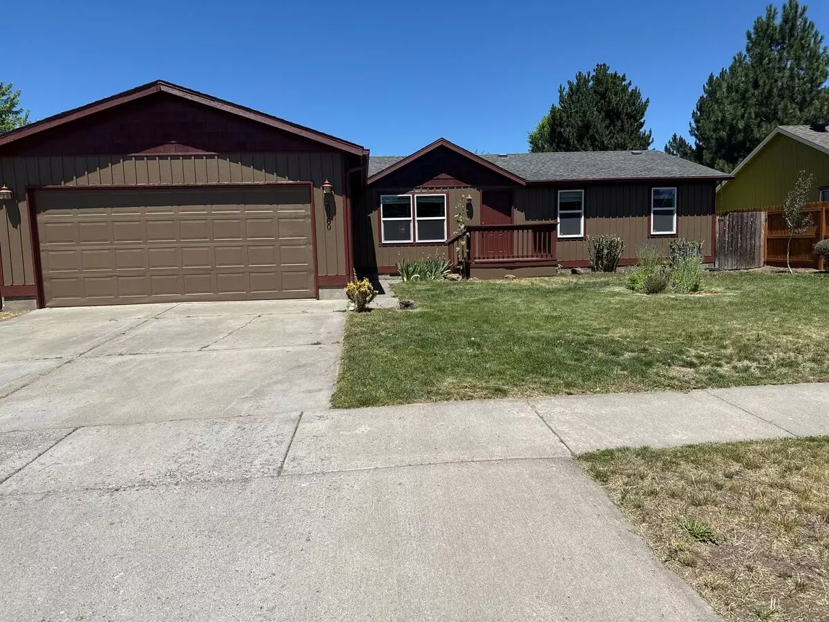 Pets Considered! Sw Old Mill Area 4 Bdrm, 2 Bath, New Luxury Vinyl & New Carpet Throughout, Large Fenced Yard, Dbl Garage House for rent in Bend, OR