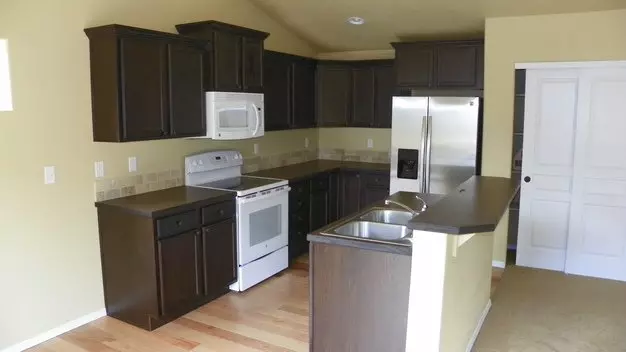 Ne 3 Bdrm Home, All Appliances, Gas Heat, Great Room, Attached Double Garage, Fenced Yard Apartment for rent in Bend, OR
