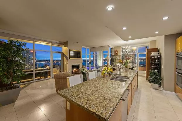 **prime Location The Pinnacle Marina Tower **downtown Sd*** Luxury Living**a Must See*** Apartment for rent in San Diego, CA