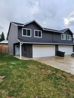 Oak St Duplex 205-207 Apartment for rent in Winlock, WA