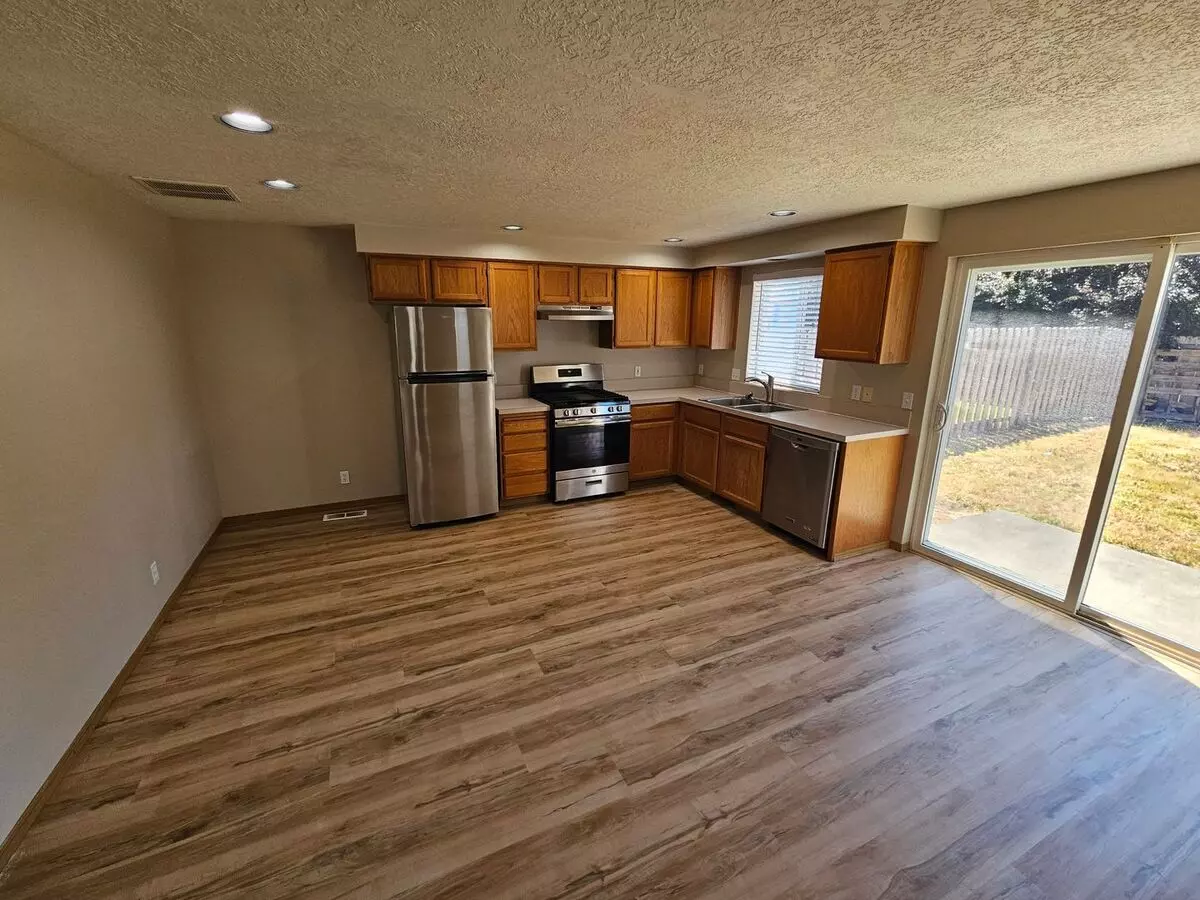 145-147 Delta Ct Apartment for rent in Keizer, OR