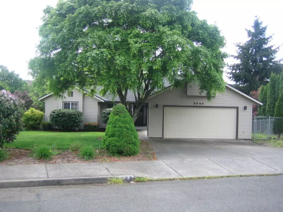 Salem Home With Attached Garage And Fenced Backyard ~ Summerfield 5044 House for rent in Salem, OR