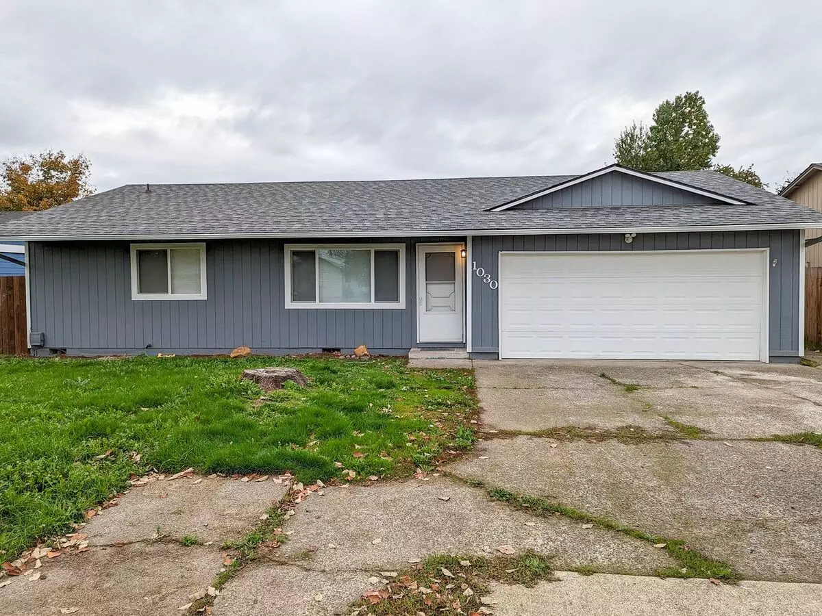 Three Bedroom Single Level Salem Home With Attached Garage ~ 45th Ave 1030 House for rent in Salem, OR