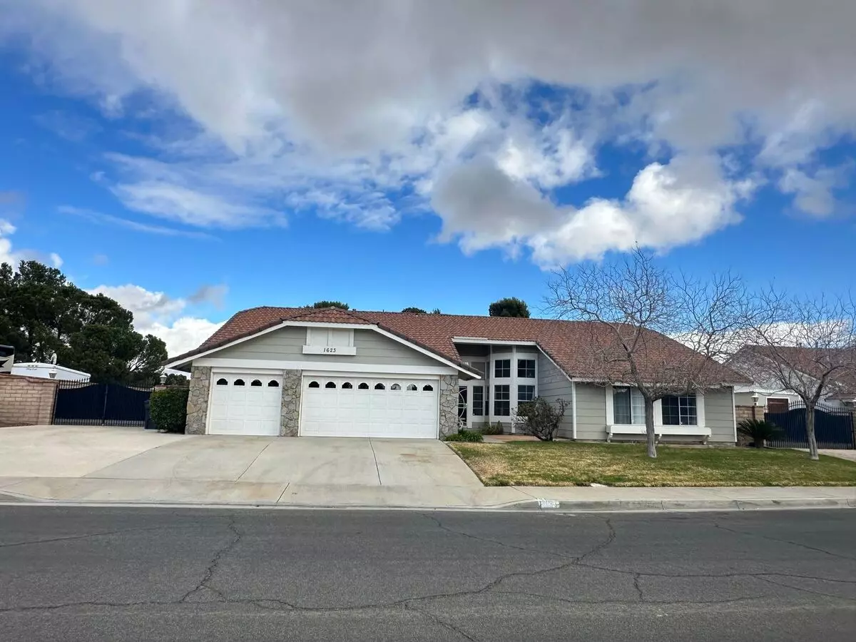 (application Pending) West Palmdale Pool Home House for rent in Palmdale, CA
