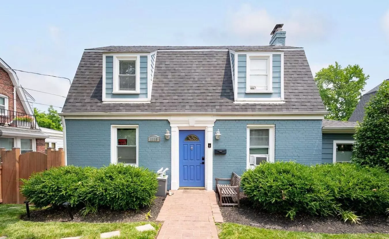 Fantastic On 44th With 4 Bed + 4 [3.5] Baths -- Sf Home Ready To Go! House for rent in Washington, DC