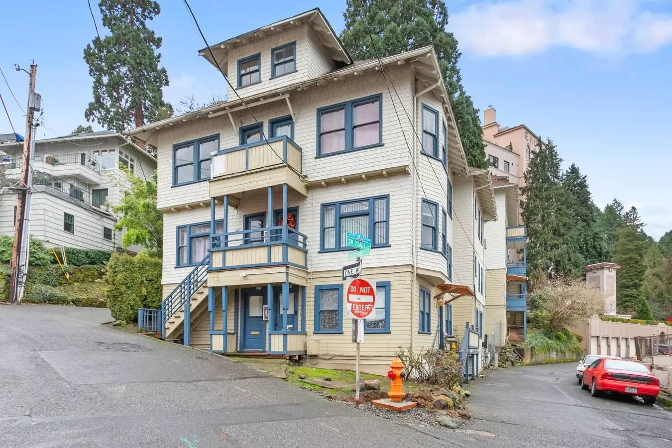 1 Bedroom With Den Close To Sw! Walking Distance To Providence Park! Apartment for rent in Portland, OR