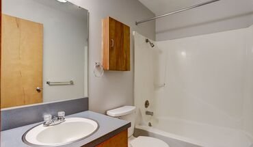 Lair Hill Apartment for rent in Portland, OR