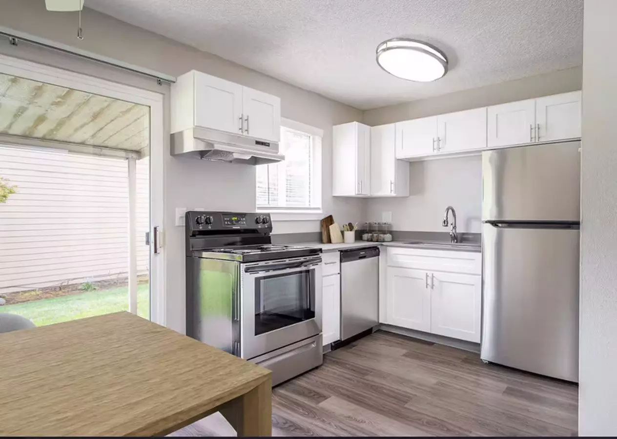 Ivy Terrace Apartment for rent in Portland, OR