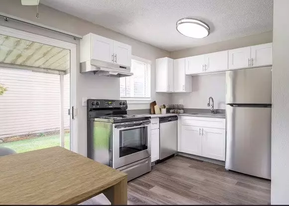 Ivy Terrace Apartment for rent in Portland, OR