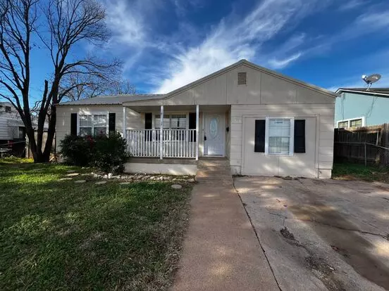 1615 Woodruff Apartment for rent in Sweetwater, TX