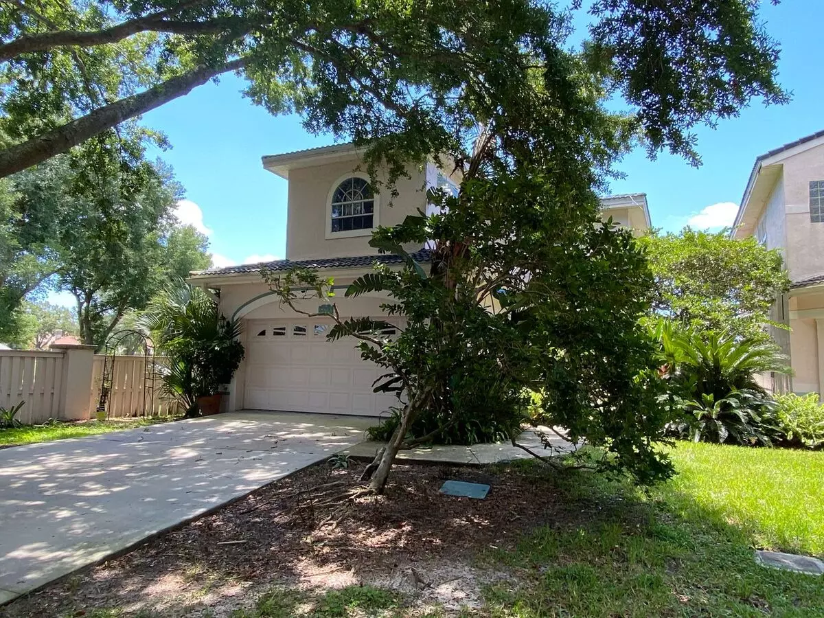 3 Bedroom 2.5 Bath Cinnamon Bay Home With Stunning View, And Hardwood Flooring! House for rent in Orlando, FL