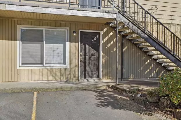 Cozy & Convenient: 2br Ground-level Apartment for rent in Portland, OR