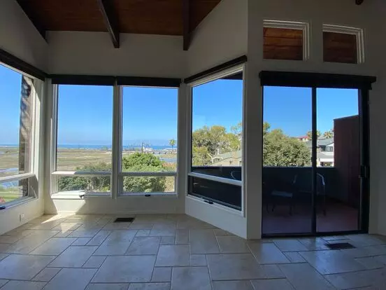 Manchester Duplex Apartment for rent in Cardiff, CA