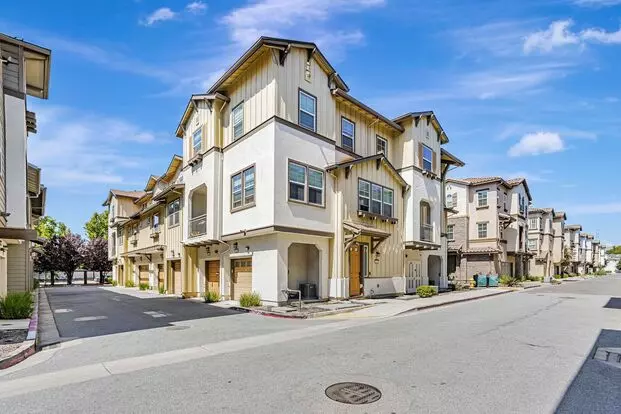 Beautiful Upgraded 2 Bedroom 2.5 Bath Berryessa Townhome! Apartment for rent in San Jose, CA