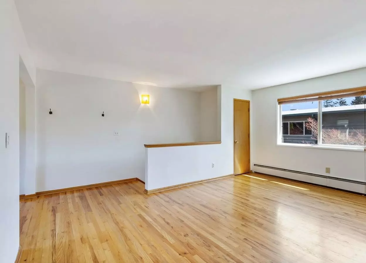 Amazing West Hills Condo! W/s/g + Heat Included! Free Onsite Laundry House for rent in Portland, OR
