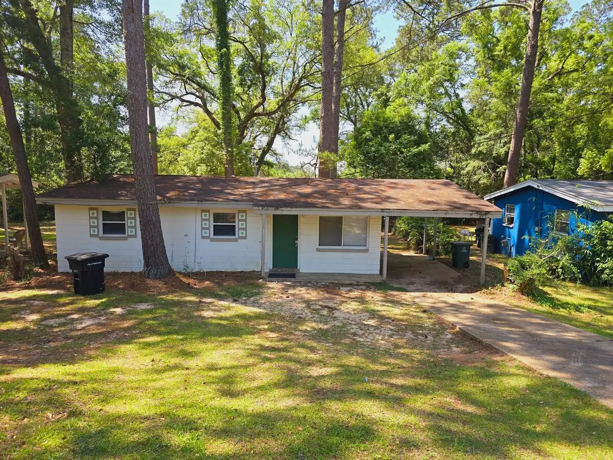 Bright And Airy Home Located Near Both Major Campuses House for rent in Tallahassee, FL