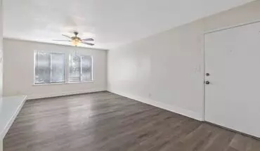 2 of 32 Upstairs Unit!! Under New Management!! Under New Owner! Apartment for rent in Visalia, CA