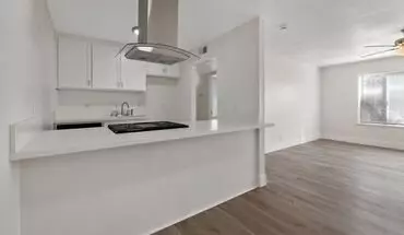 3 of 32 Upstairs Unit!! Under New Management!! Under New Owner! Apartment for rent in Visalia, CA