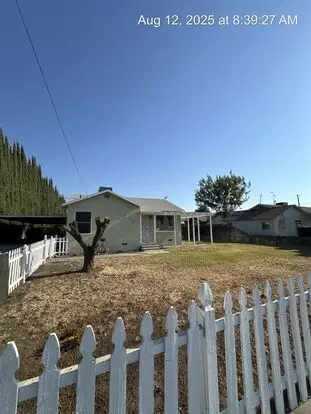 Charming 2 Bedroom Unit Available! Apartment for rent in Visalia, CA