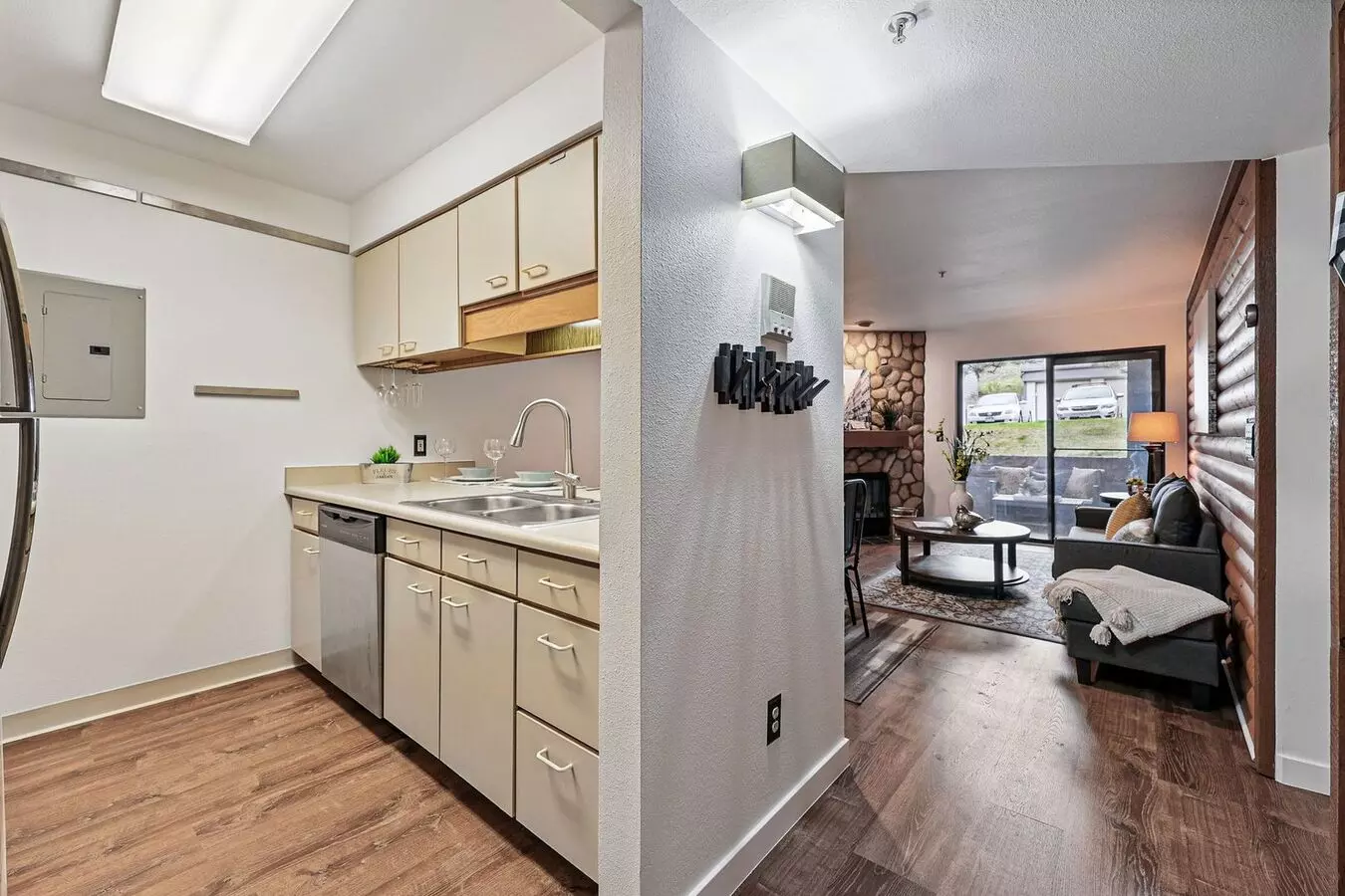 Updated 1 Bed 1 Bath Condo Off Bike Path In Central Boulder. Apartment for rent in Boulder, CO