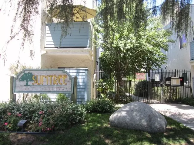 Gated 2+1.5 W/pool+spa, Basketball Crt, Clubhouse + Gym! House for rent in Tarzana, CA