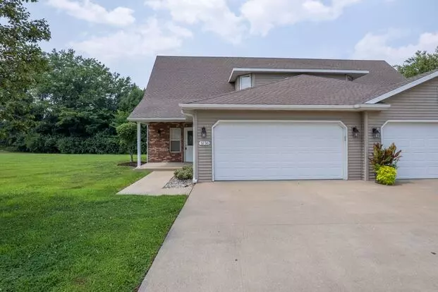 Huge 3 Bedroom, 2 Bath Town Home In Sw Columbia - Available Now!! Apartment for rent in Columbia, MO