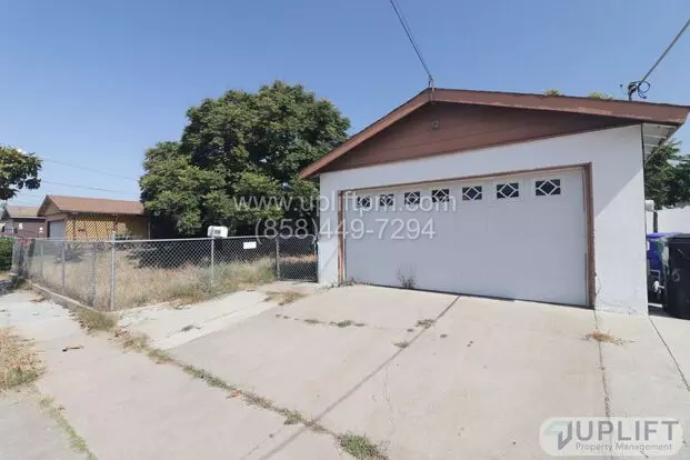 3-bedroom, 2-bathroom W/ Garage + Washer/dryer Apartment for rent in San Diego, CA 3-bedroom, 2-bathroom W/ Garage + Washer/dryer Apartment for rent in San Diego, CA