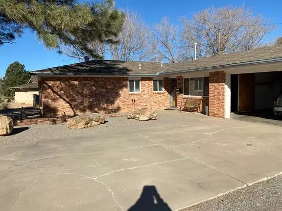 Ne Brick 3 Bedroom 2 Bath 2/cg Apartment for rent in Albuquerque, NM
