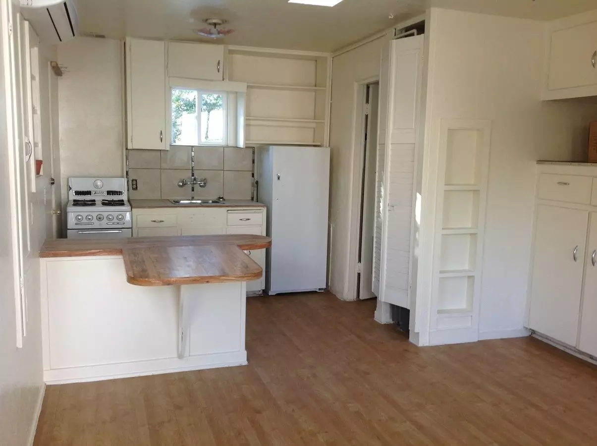 217 Walter St NE Apartment for rent in Albuquerque, NM