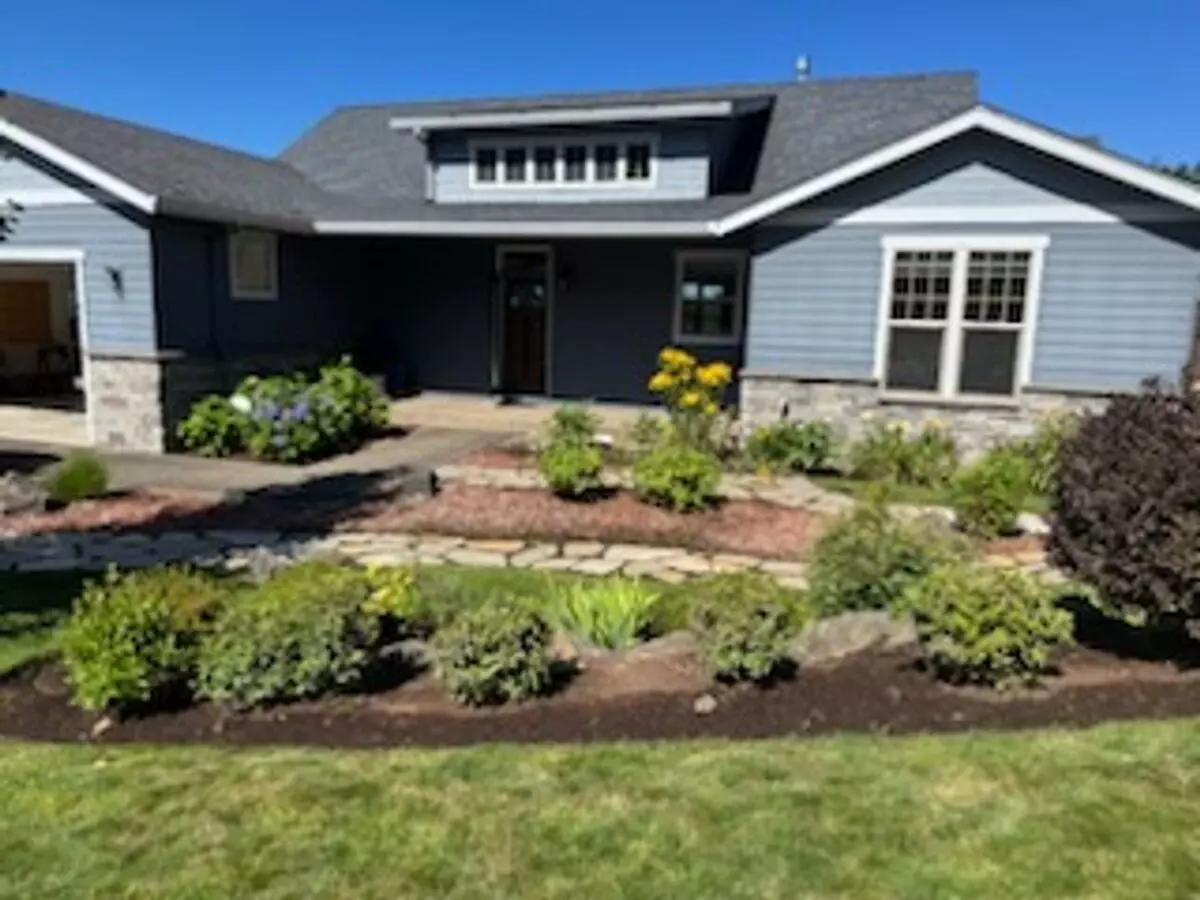Amazing Thurston Area Home With 3 Bedrooms, 3 Bathrooms & Great Views! House for rent in Springfield, OR