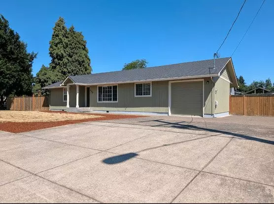 Beautiful 3 Bedroom, 2 Bath Home In The River Road Area! Apartment for rent in Eugene, OR