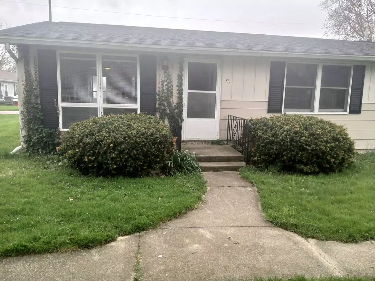 302 E. Lincoln Apartment for rent in Wakarusa, IN