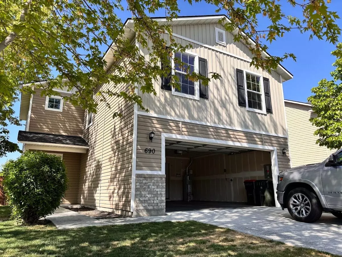 Ready For Move In - Cedar Creek Spacious Living: 3 Bed With Loft, 2.5 Baths, 2 Car Garage House for rent in Meridian, ID