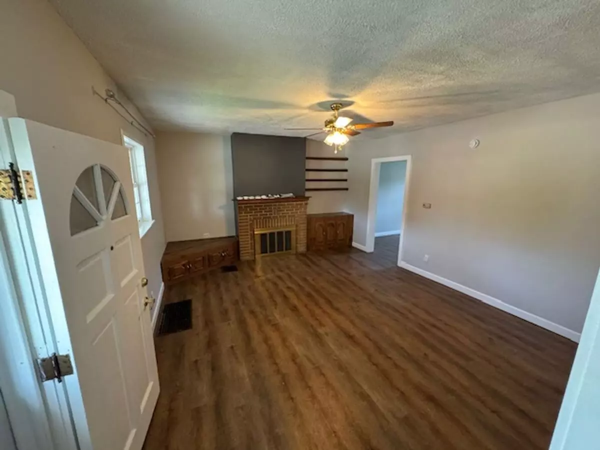 2175 Sullivant Ave House for rent in Columbus, OH