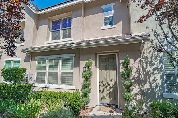 Creekside 3 Bedroom Townhome For Rent In Valencia! Apartment for rent in Valencia, CA