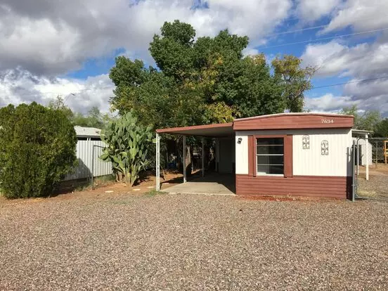 Location, Location! Nice Home Located Near 60 & 202. Apartment for rent in Mesa, AZ