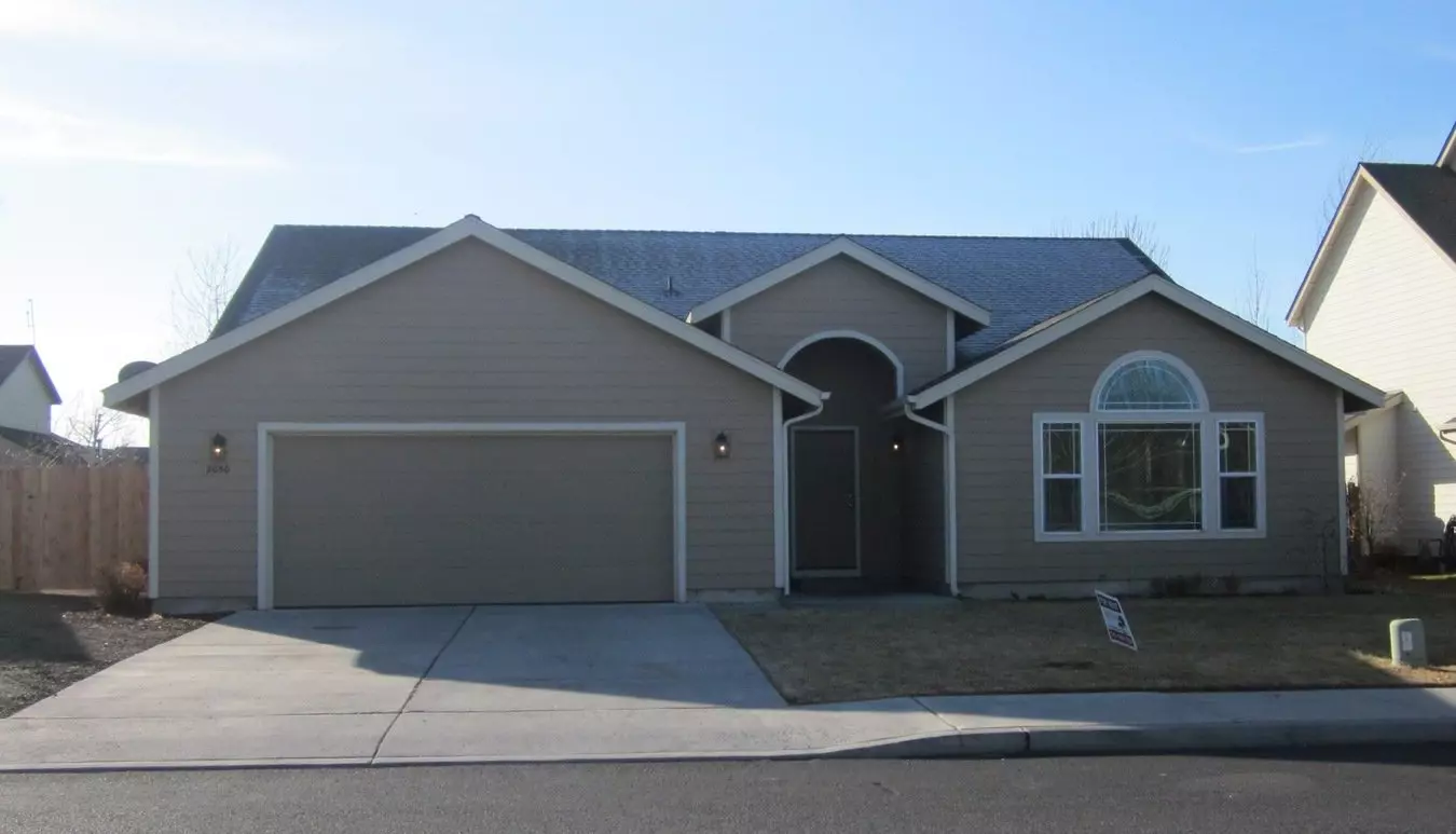 3 Bedroom Single Level Home In Nw Redmond House for rent in Redmond, OR