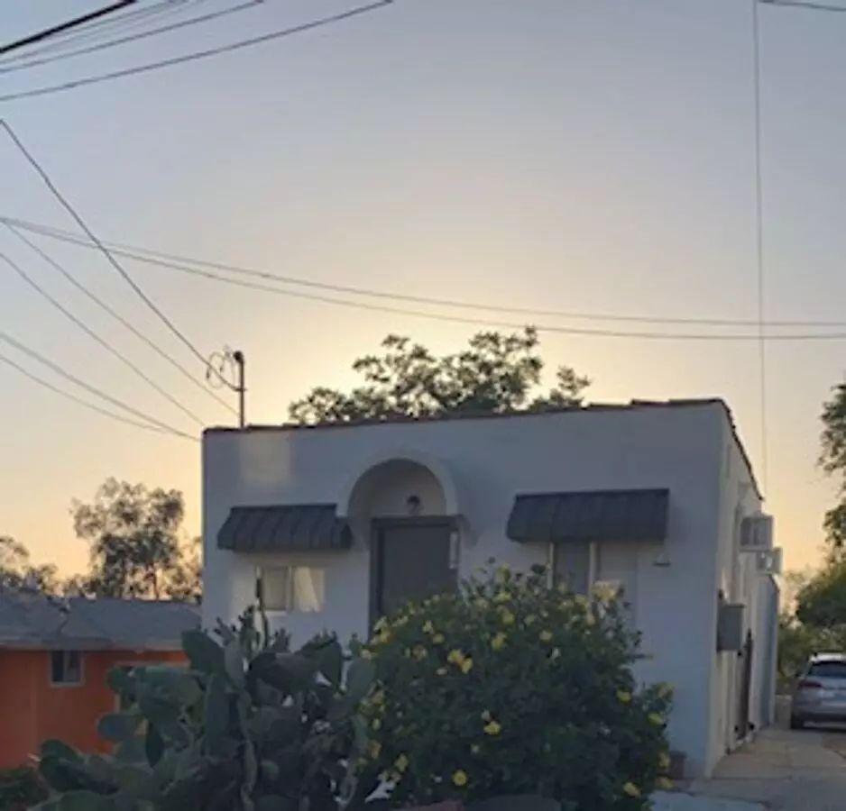 Newly Remodeled 2 Bedroom Unit Located On A Beautiful Hill In Echo Park!! A Must See Unit! Parking Included, Centrally Located To Shopping And The 110 Freeway. Minutes Away From Dodger Stadium And More!!! Apartment for rent in Los Angeles, CA