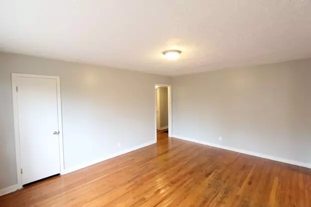 New On The Market - South Eastlake - Newly Renovated 3 Bedroom 1 Bath Home Apartment for rent in Birmingham, AL