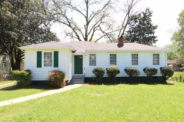 3 Br 1ba - Cute And Classic Charmer!! Apartment for rent in Midfield, AL