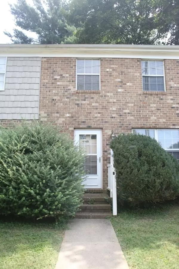 Locust & Poplar Apartment for rent in Charlottesville, VA