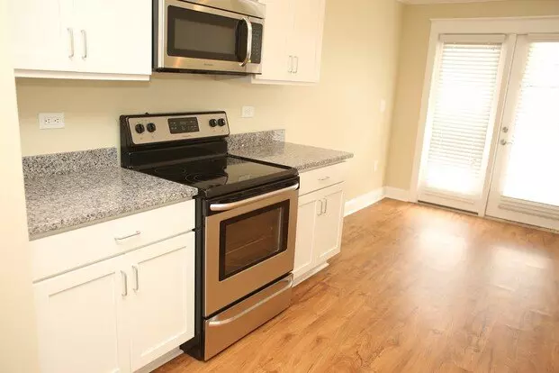 3 Bedroom Flat Available At The Woodlands *only $500 Deposit* Apartment for rent in Charlottesville, VA