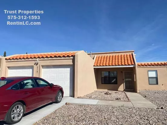 Spacious 4/3 Off Elks Club Apartment for rent in Las Cruces, NM