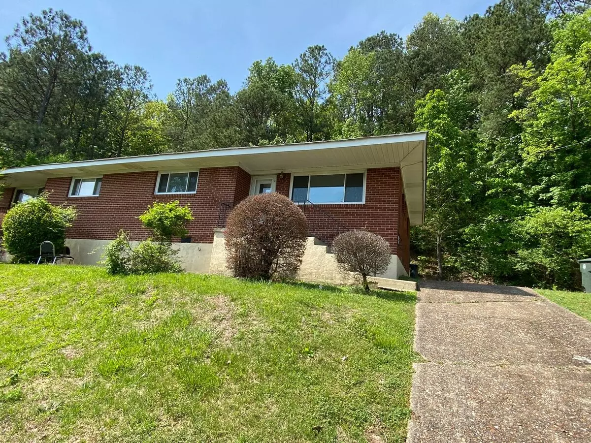 $500 Off First Month! Updated 2 Bedroom In Brainerd! New Flooring, Paint, And Windows! House for rent in Chattanooga, TN
