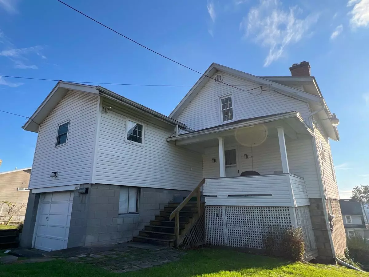 Downtown- 3 Bedroom House- Available Now! House for rent in Morgantown, WV