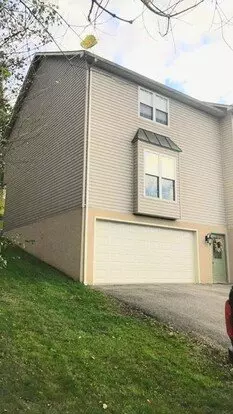 3 Bedroom Townhome - Med Center/cheat Lake Area - Wood Floors - Available 9/1/2025 Apartment for rent in Morgantown, WV