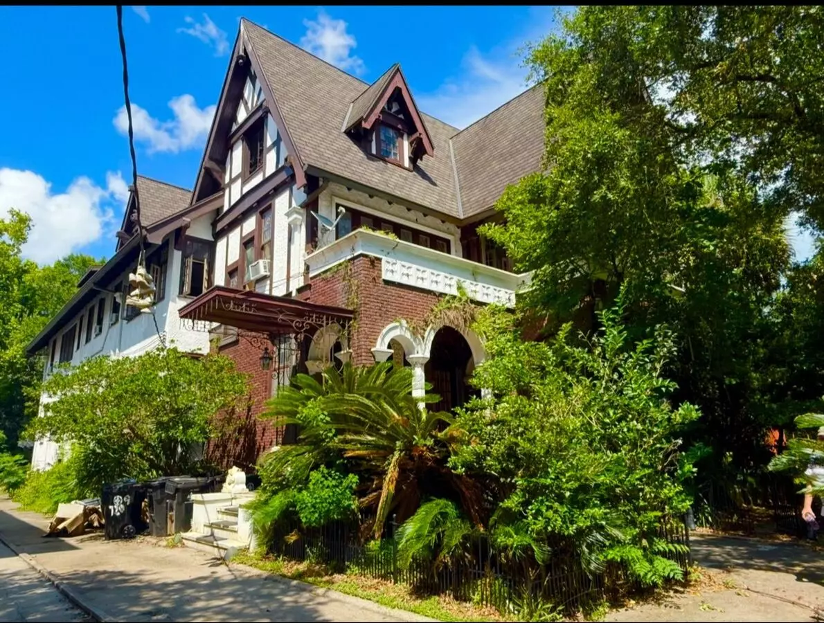 7211 St Charles Ave Apartment for rent in New Orleans, LA