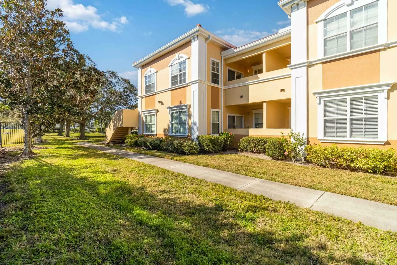 2/2 Condo Available Now For Annual Lease Apartment for rent in Sarasota, FL